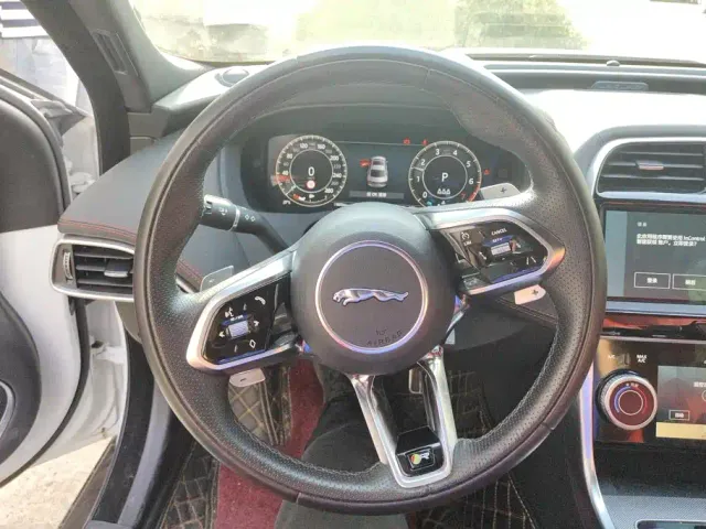 Jaguar XEL — Фото автомобиля 15