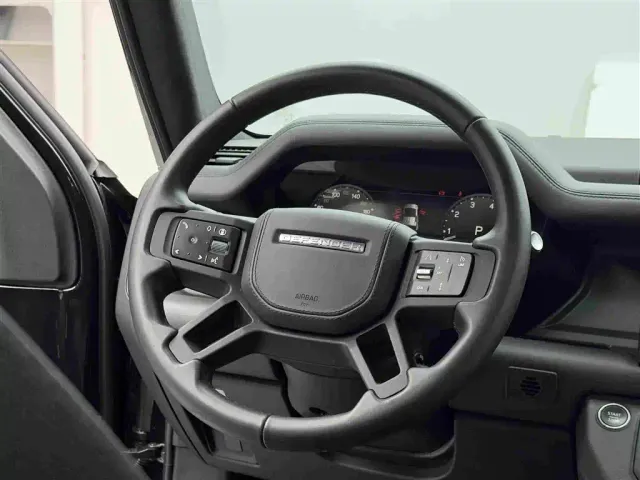 Land Rover Defender — Фото автомобиля 13