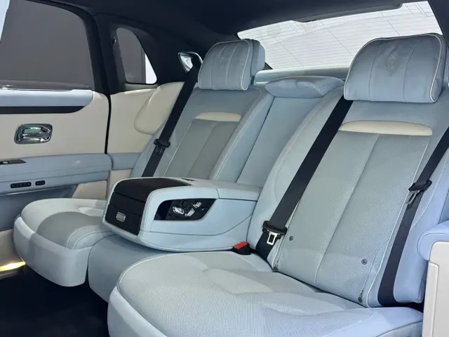 Rolls-Royce Ghost — Фото автомобиля 11