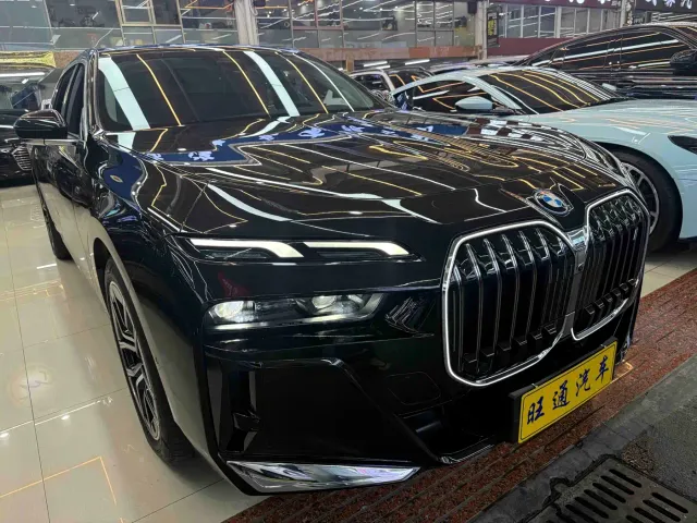 BMW i7 — Фото автомобиля 3