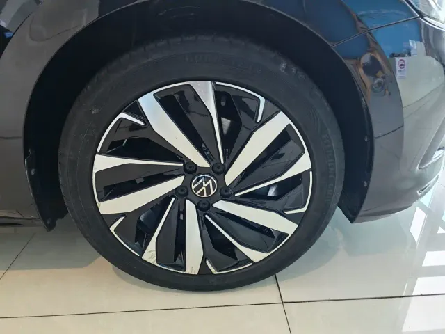 Volkswagen Passat — Фото автомобиля 7