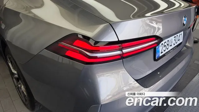 BMW 5-Series — Фото автомобиля 21