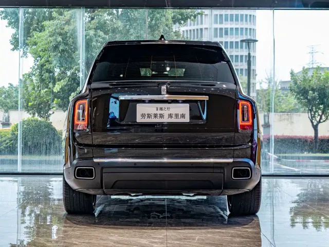 Rolls-Royce Cullinan — Фото автомобиля 3