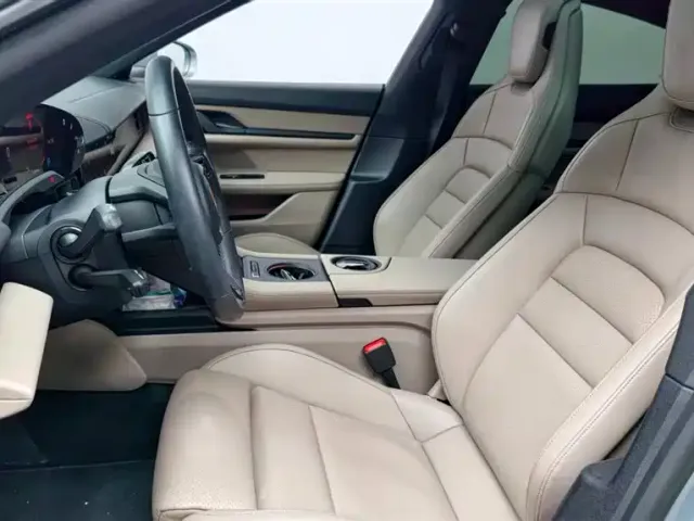 Porsche Taycan — Фото автомобиля 12