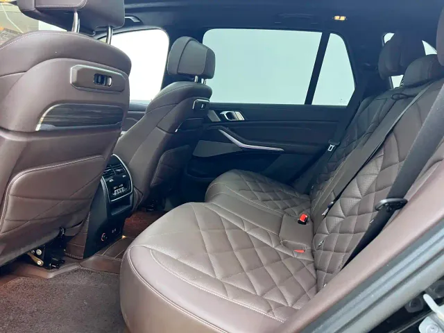 BMW BMW X5 2023 xDrive 40Li M Sport Black Night Package — Фото автомобиля 15