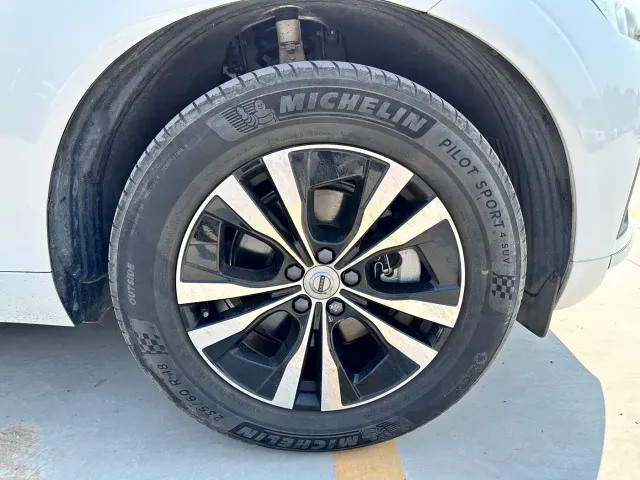 Volvo XC60 — Фото автомобиля 21