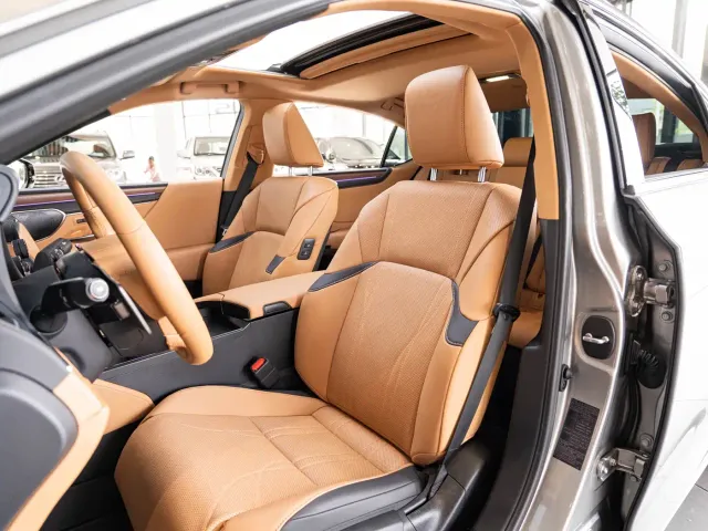 Lexus ES — Фото автомобиля 11