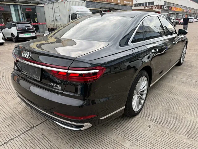 Audi A8 — Фото автомобиля 3