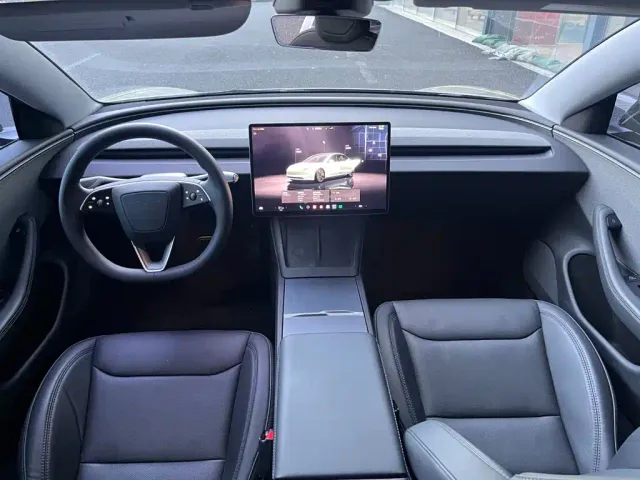 Tesla Model 3 — Фото автомобиля 6