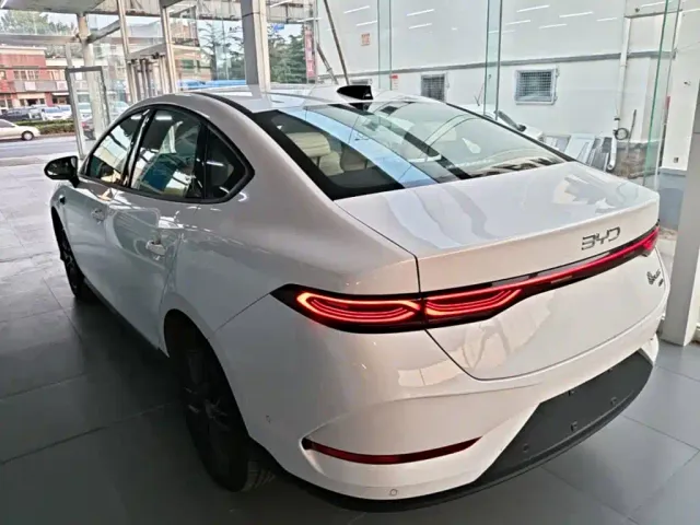 BYD Qin PLUS — Фото автомобиля 4