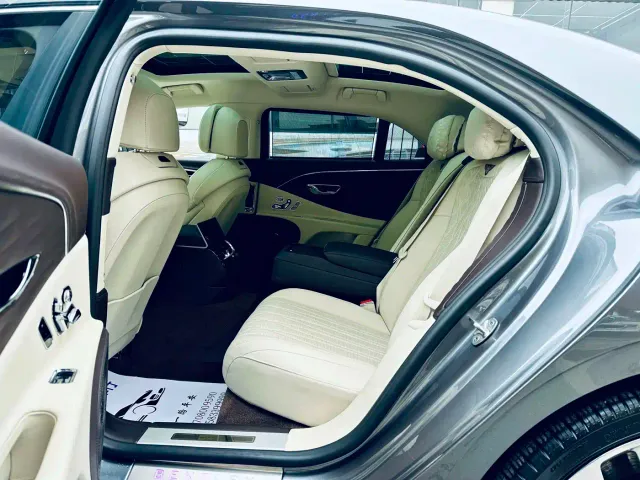 Bentley Flying Spur — Фото автомобиля 4