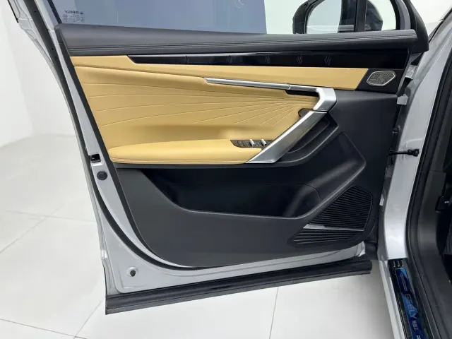 Geely Boyue L — Фото автомобиля 16