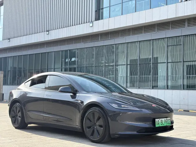 Tesla Model 3 — Фото автомобиля 3