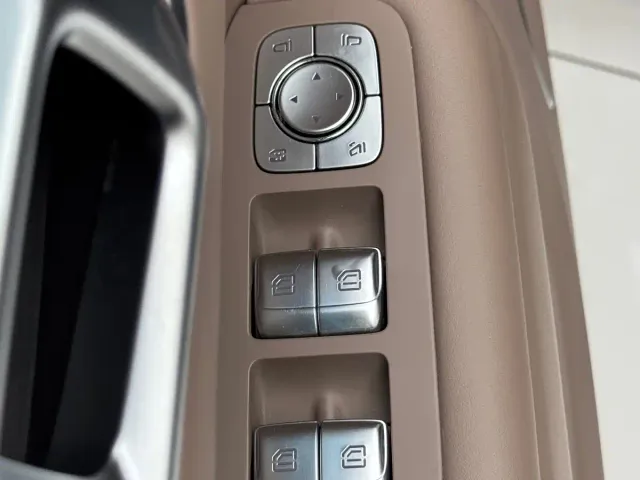Li Auto L9 — Фото автомобиля 10