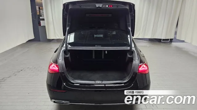 Mercedes-Benz E-Class — Фото автомобиля 16