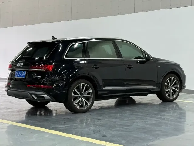 Audi Audi Q7 2022 55 TFSI quattro S line Sport — Фото автомобиля 10