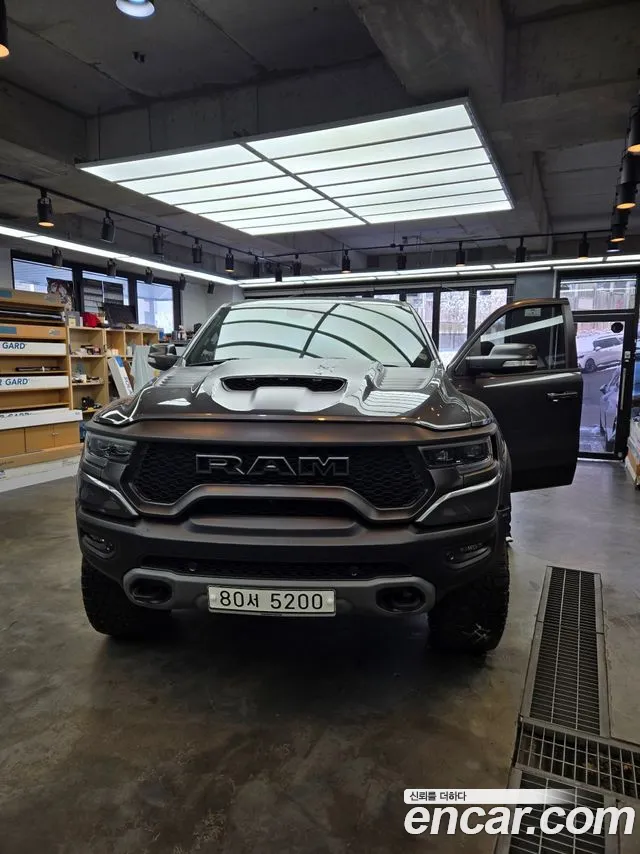 Dodge Ram Pickup — Фото автомобиля 3