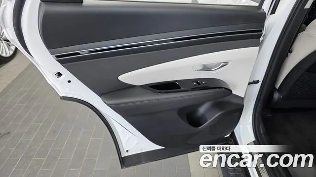 Hyundai Tucson Tucson (NX4) Дизель 2.0 4WD — Фото автомобиля 19