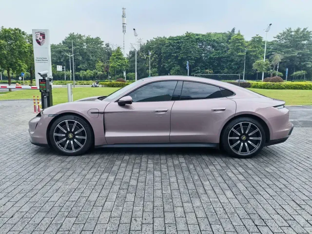 Porsche Taycan — Фото автомобиля 2