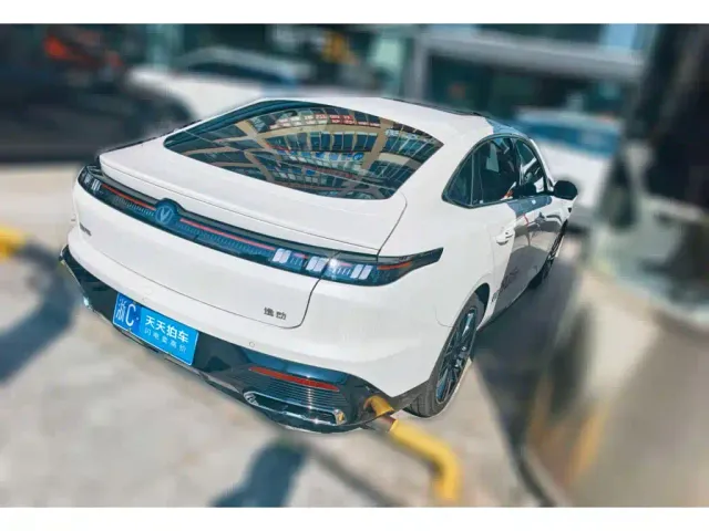 Changan Eado — Фото автомобиля 2
