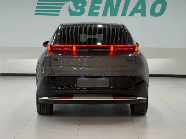 Lynk & Co Z20 — Фото автомобиля 5