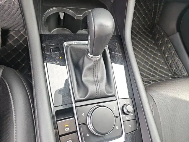 Mazda Axela — Фото автомобиля 13