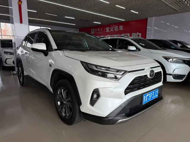Toyota RAV4 — Фото автомобиля 3