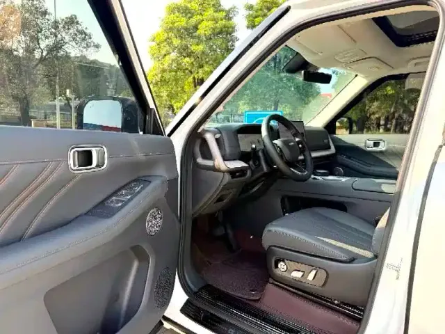 Haval Great Wall H10 — Фото автомобиля 6