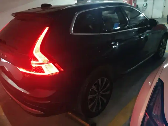 Volvo XC60 — Фото автомобиля 3