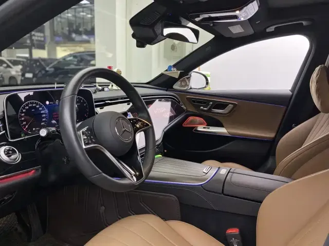 Mercedes-Benz E-Class — Фото автомобиля 10