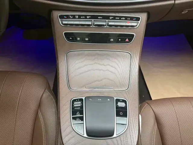 Mercedes-Benz E-Class — Фото автомобиля 10