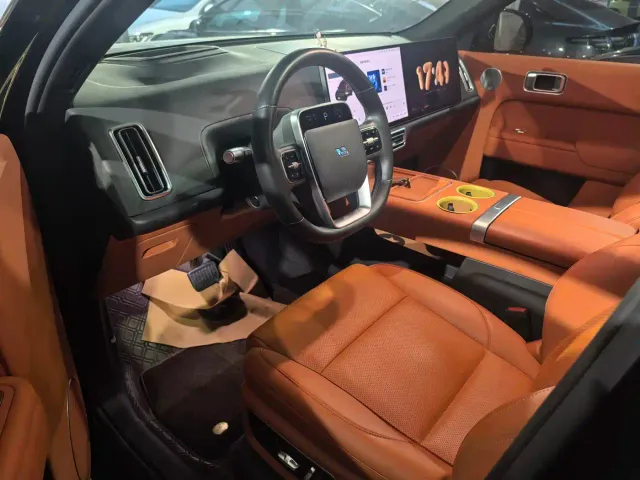 Li Auto L8 — Фото автомобиля 6