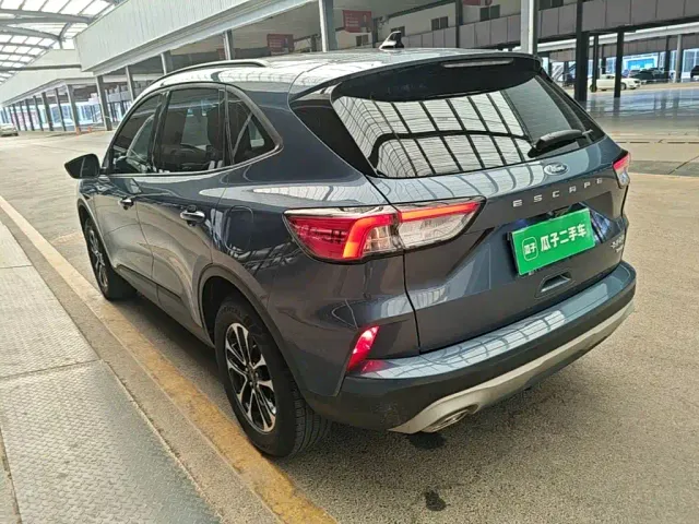 Ford Escape — Фото автомобиля 4