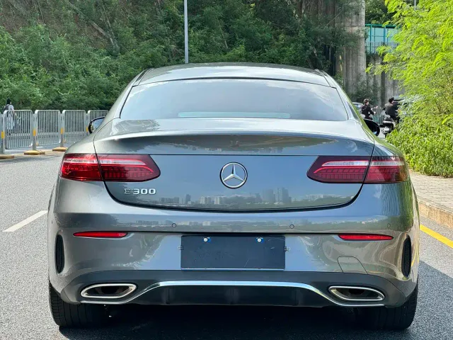 Mercedes-Benz E-Class — Фото автомобиля 11