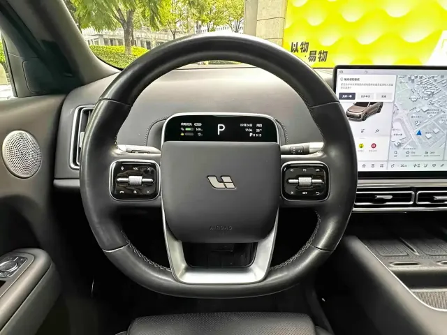 Li Auto L9 — Фото автомобиля 18