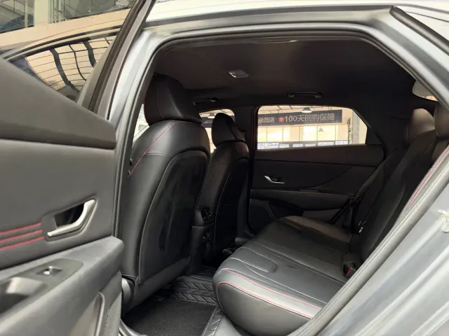 Hyundai Elantra — Фото автомобиля 5