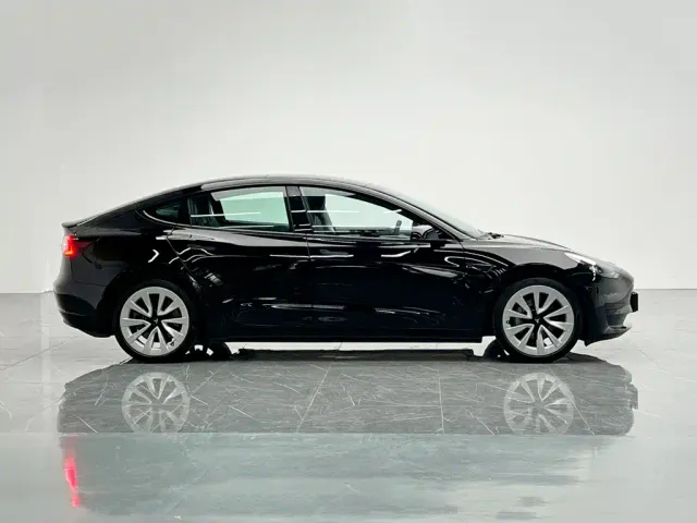 Tesla Model 3 — Фото автомобиля 7
