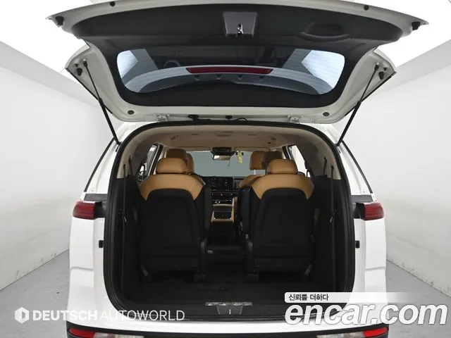 Kia Carnival Generation 4 — Фото автомобиля 19