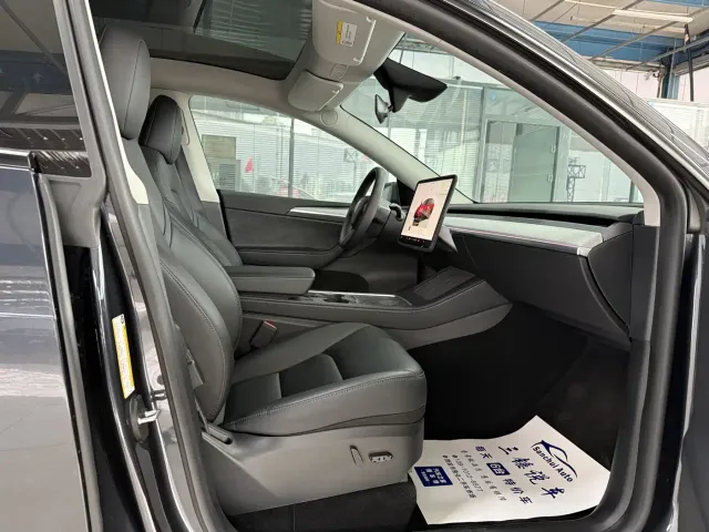 Tesla Model Y — Фото автомобиля 11