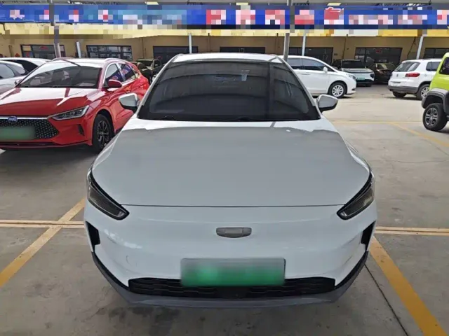 Geely Geometry C — Фото автомобиля 2