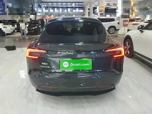 Tesla Model 3 — Фото автомобиля 5