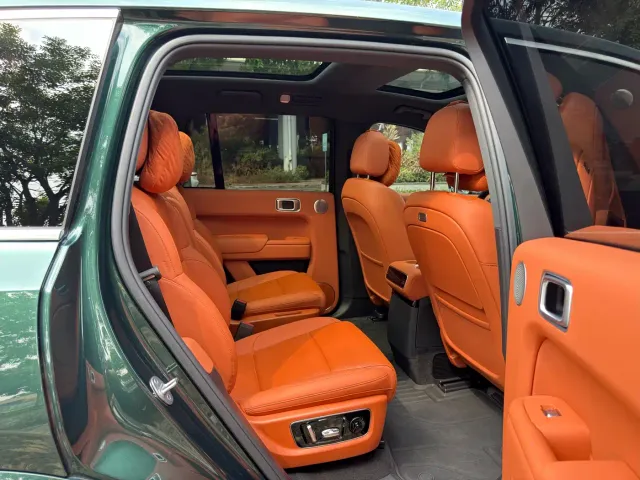 Li Auto L8 — Фото автомобиля 17