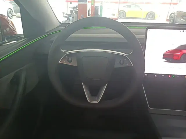 Tesla Model Y — Фото автомобиля 10