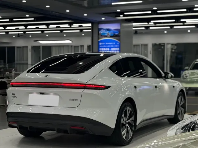 Nio ET5 — Фото автомобиля 6