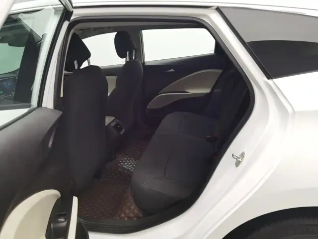 Buick Velite 6 2020 Plug-in Hybrid Connected Fashion Edition — Фото автомобиля 15