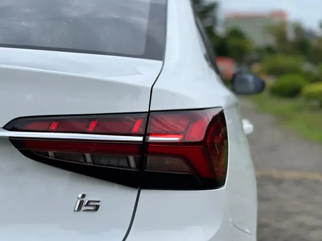 Roewe i5 — Фото автомобиля 29