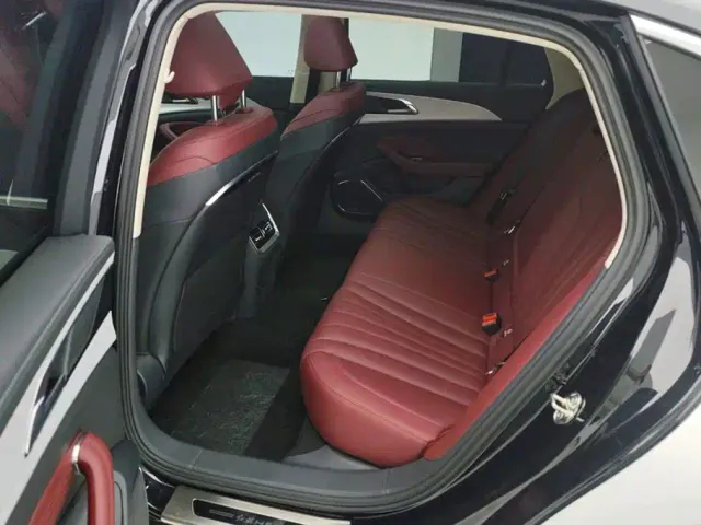Hongqi H5 — Фото автомобиля 11