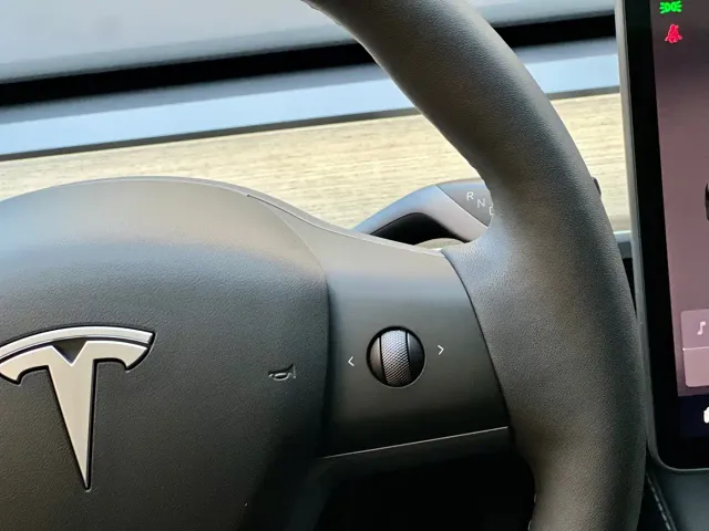 Tesla Model Y — Фото автомобиля 14