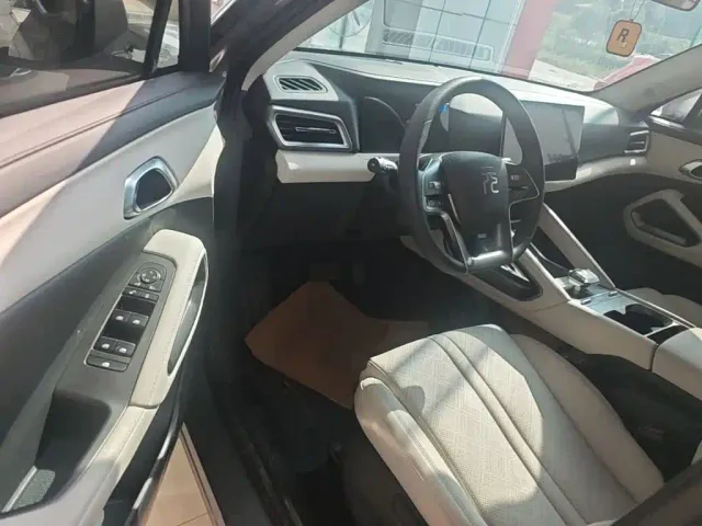 BYD Yuan UP 2024 401KM Leading Edition — Фото автомобиля 15