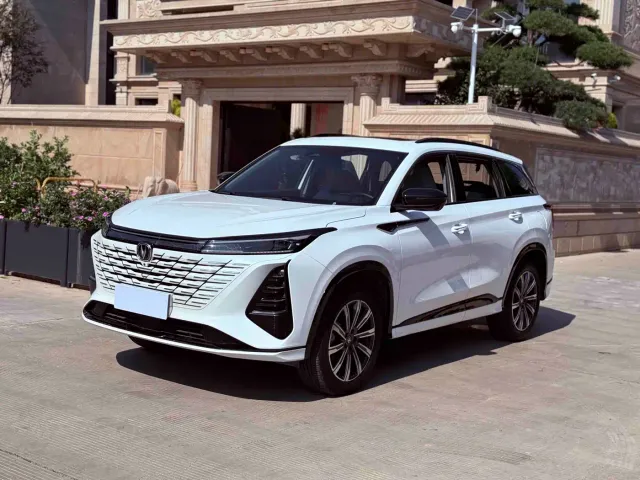 Фотография автомобиля — Changan CS75 Plus